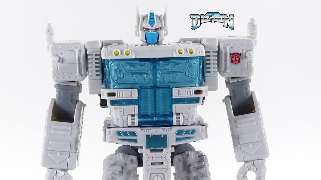 Transformers Siege Ultra Magnus In Hand  (17 of 28)